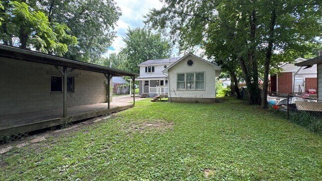 Building Photo - 338 N Skyline Dr