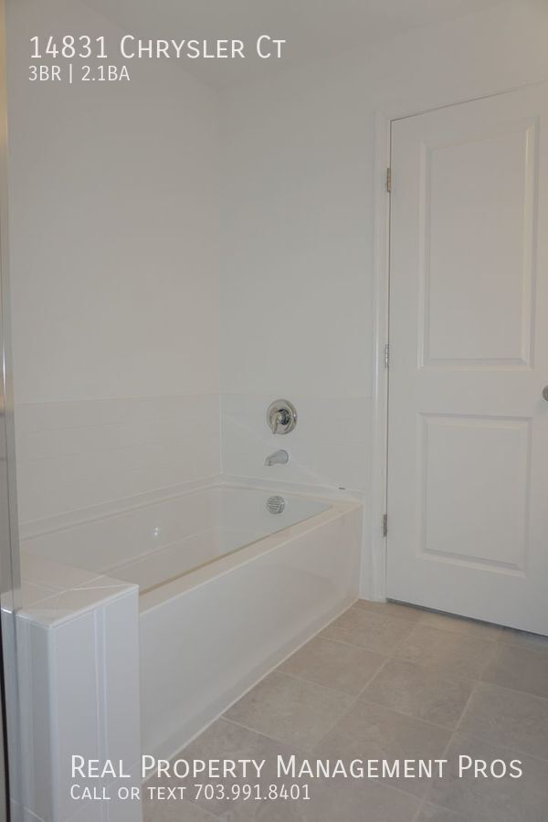 Building Photo - 14831 Chrysler Ct