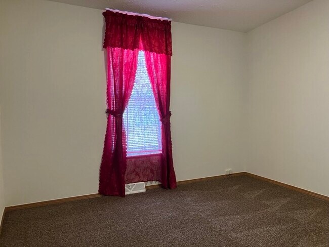 Building Photo - 3558 Brookline Ln