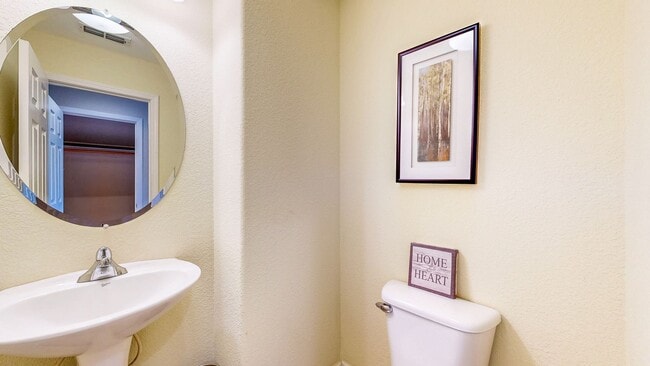 Building Photo - Bright two story 3 Bedroom 2.5 Bathroom Ho...