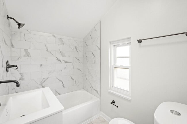 Building Photo - Stunning 2 bedroom home in Mt. Washington available May 1!