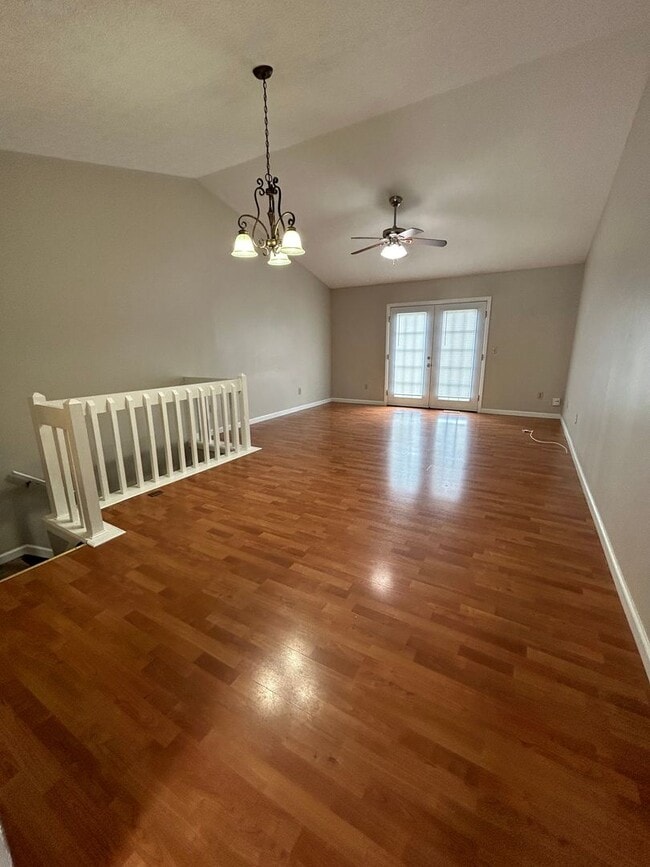 Building Photo - Beautiful 3 Bedroom Duplex with Garage and...