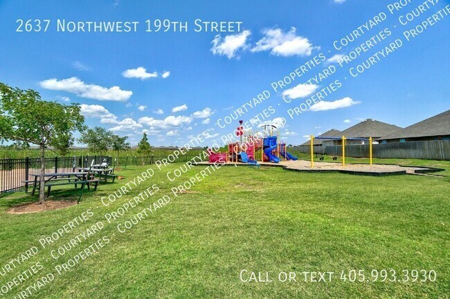 Building Photo - 2637 NW 199th St
