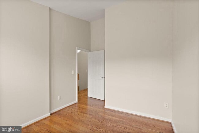 Building Photo - 917 Rolfe Pl
