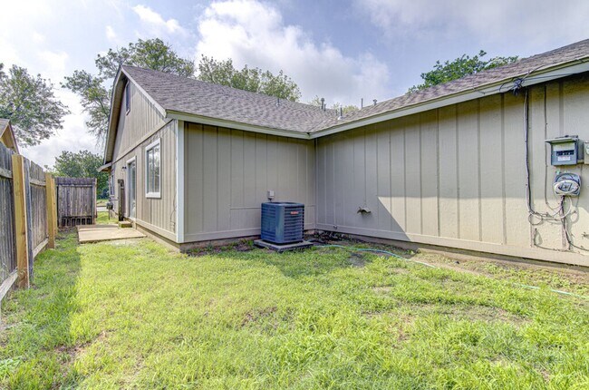 Building Photo - 8202 West Gate Blvd