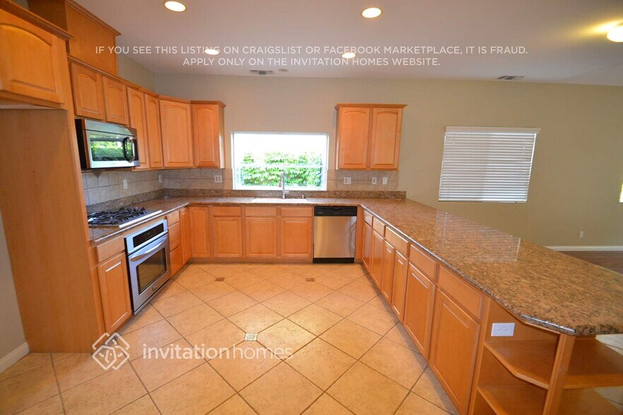 Building Photo - 113 E Bonita Dr