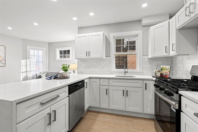 Building Photo - 679-683-683 Columbia Rd