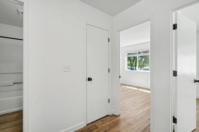 Building Photo - 5260-5262 Springcrest Drive