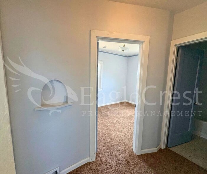 Building Photo - Charming 2-Bedroom Home with Modern Finishes & Open Yard