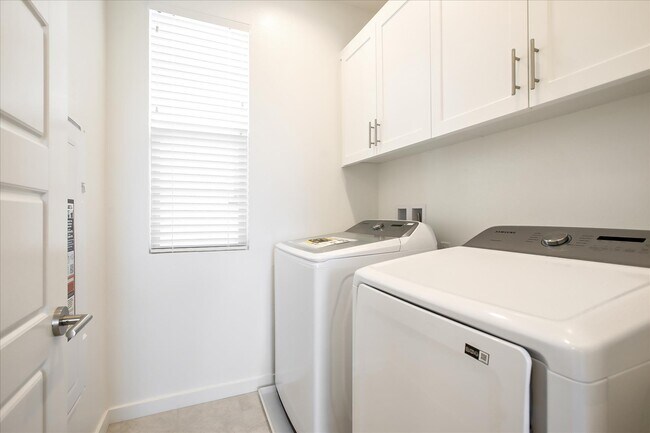 Building Photo - 28 Hideaway Loop