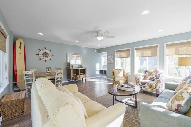 Building Photo - 16 Grasshopper Ln