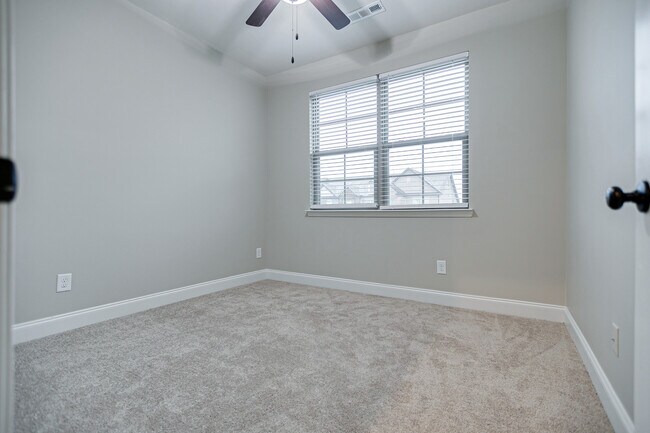 Building Photo - 2576 Wellesley Square Dr