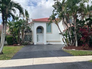 Building Photo - Beautiful Weston 3/2 PLUS LOFT/DEN with Pool