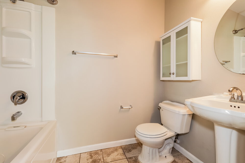 Building Photo - 1036 Lake Shore Ranch Dr
