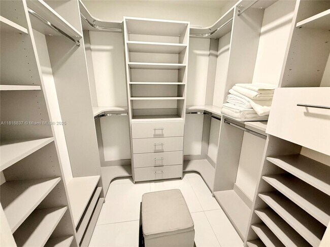 Building Photo - 851 NE 1st Ave