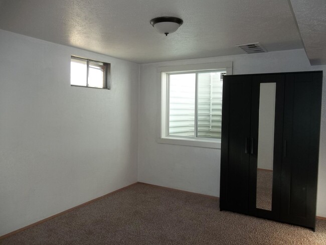 Building Photo - Lovely Duplex in Loveland: Your New Home A...