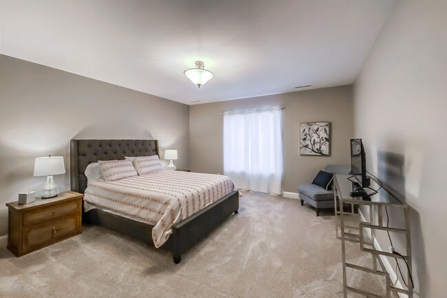 Building Photo - Warm and Luxurious 4 bedroom Executive Estate