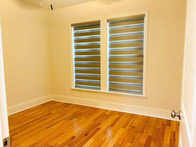 Building Photo - 2506 Blue Ridge Dr