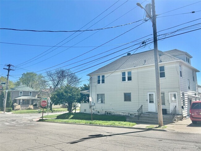 Building Photo - 129 N McKinley Ave