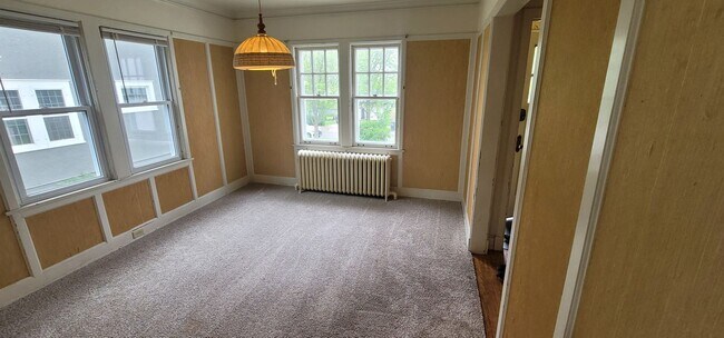 Building Photo - Duluth MN - 4 Bedroom - 2 Bath - 1 Car Gar...