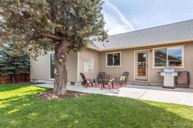 Building Photo - Single Level NE Bend Home