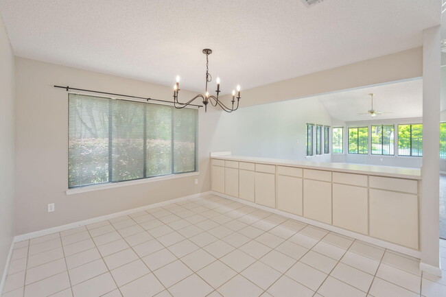 Building Photo - 1219 Oakmont Dr