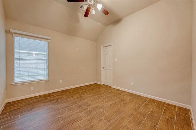 Building Photo - 722 Silver Creek Cir