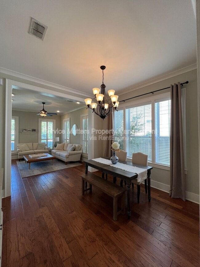 Building Photo - 1417 E Maxwell St