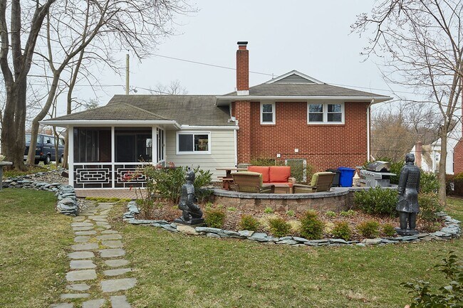 Building Photo - Silver Spring splendor with yard care INCL...