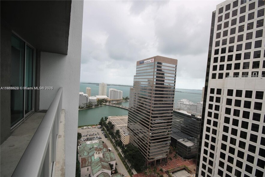 Building Photo - 500 Brickell Ave