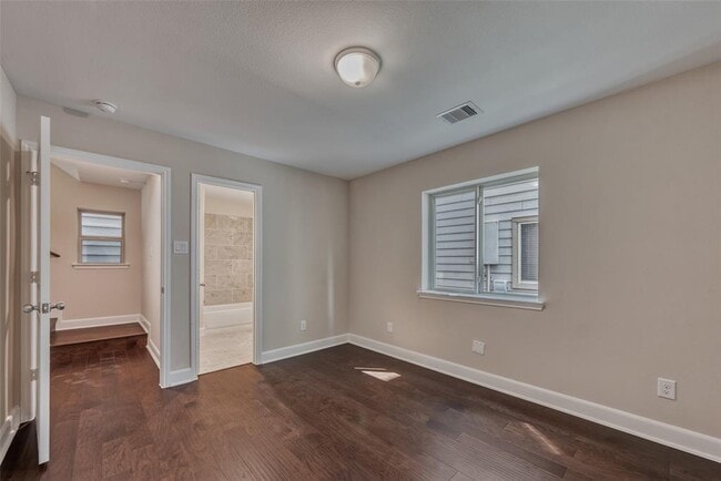 Building Photo - 4135 Du Pont St