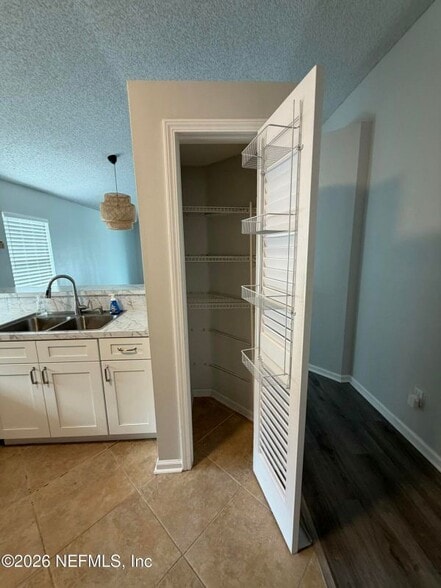 Building Photo - 286 Main St