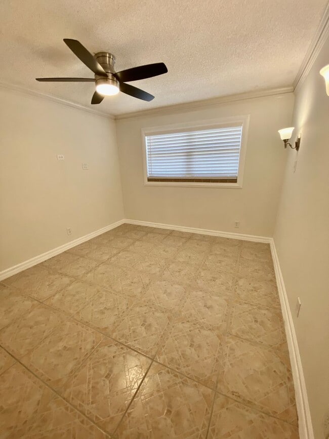 Building Photo - Great Condo in Pompano Beach Just West of ...