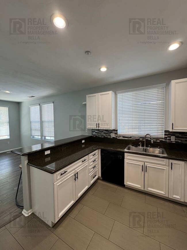 Building Photo - Resort-Style Living Awaits in This Spacious Canyon Hills 3-Bedroom Condo