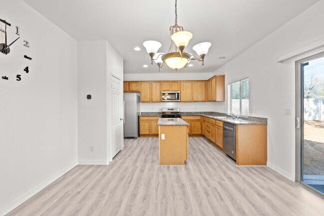 Building Photo - "Spacious 3-Bedroom Oasis with 2.5 Baths on Grandmother Hat Street, North Las Vegas!"