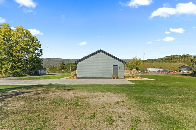 Building Photo - 105 Bishop Hollow Rd