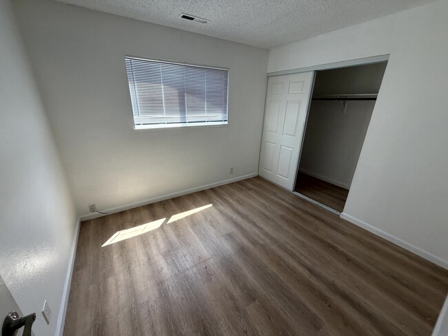 Building Photo - 951 Sloat Dr
