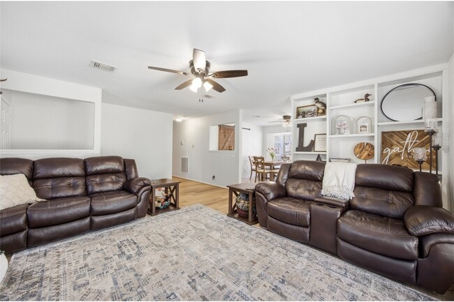 Building Photo - 10505 Champion Village Dr