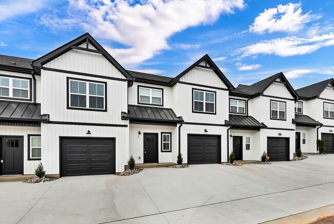 Building Photo - 166 Sango Dr