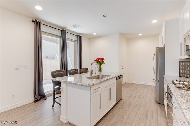 Building Photo - 60 Kimberlite Dr