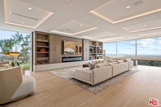 Building Photo - 2222 Ave of the Stars