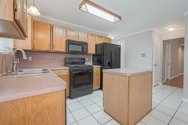 Building Photo - 6419 New World Dr