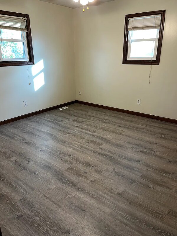 Building Photo - 722 W North St