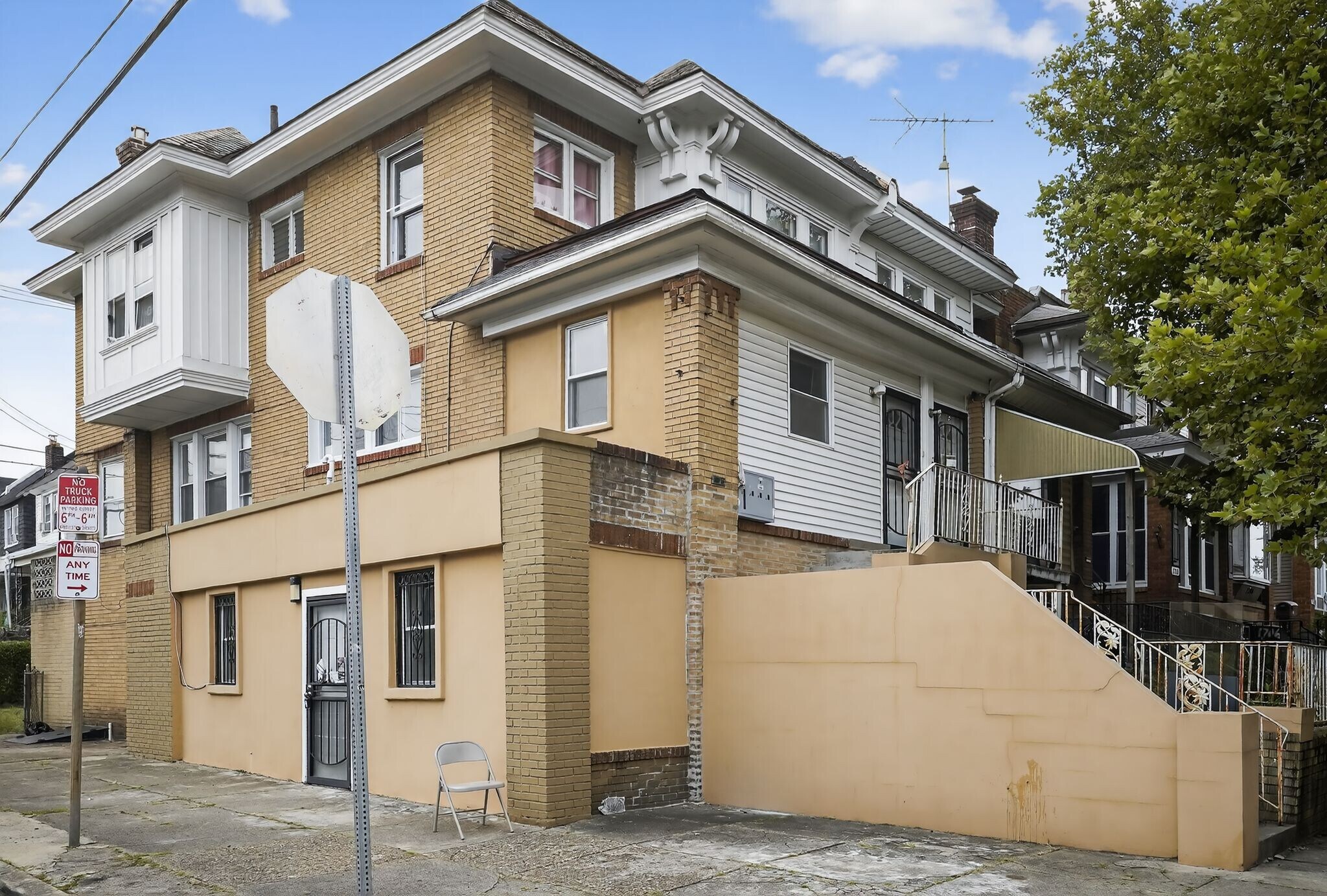 Building Photo - 1700 68th Ave