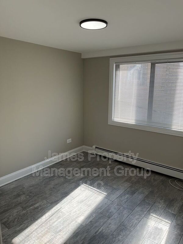 Building Photo - 3940 N Narragansett Ave