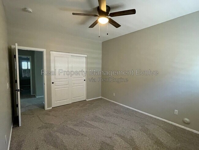 Building Photo - 3632 W Jacksonville Dr