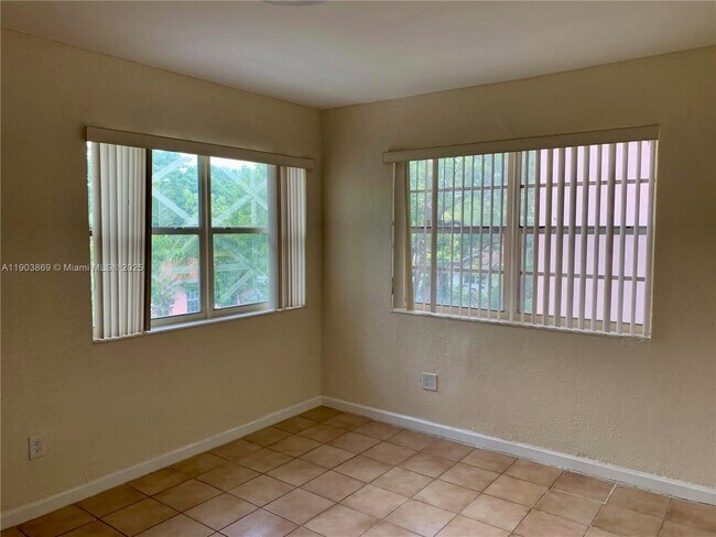 Building Photo - 521 NE 62nd St