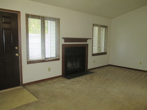 Building Photo - 2 Bedrooms, 1 bathroom Cathedral ceiling i...