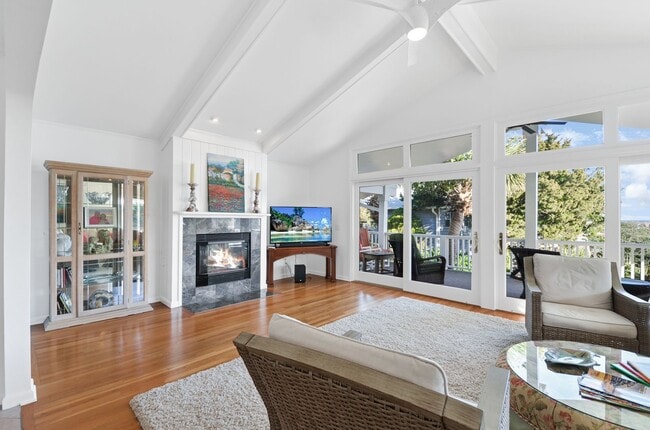 Building Photo - Solita @ 2 Sand Dollar Lane