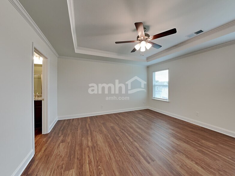 Building Photo - 153 Larragan Dr